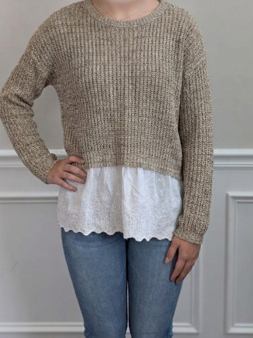 Blu Pepper Beige Cropped Crewneck Sweater with White Eyelet Trim